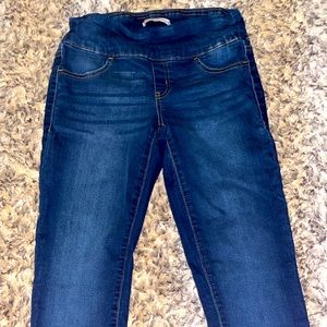 Buttonless stretchy figure hugging jeggings